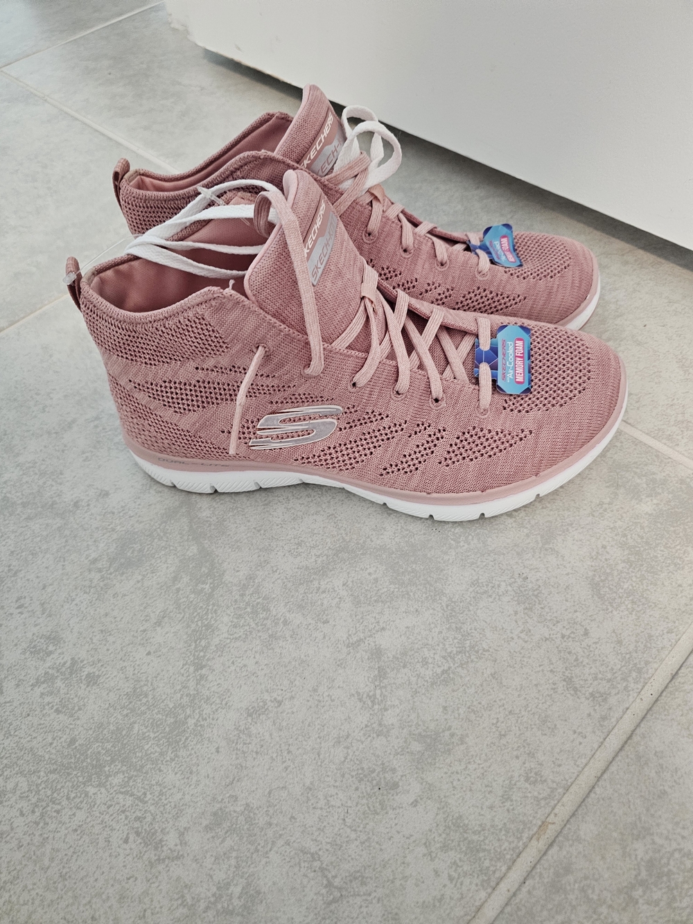 skechers women air cooled memory foam Knit